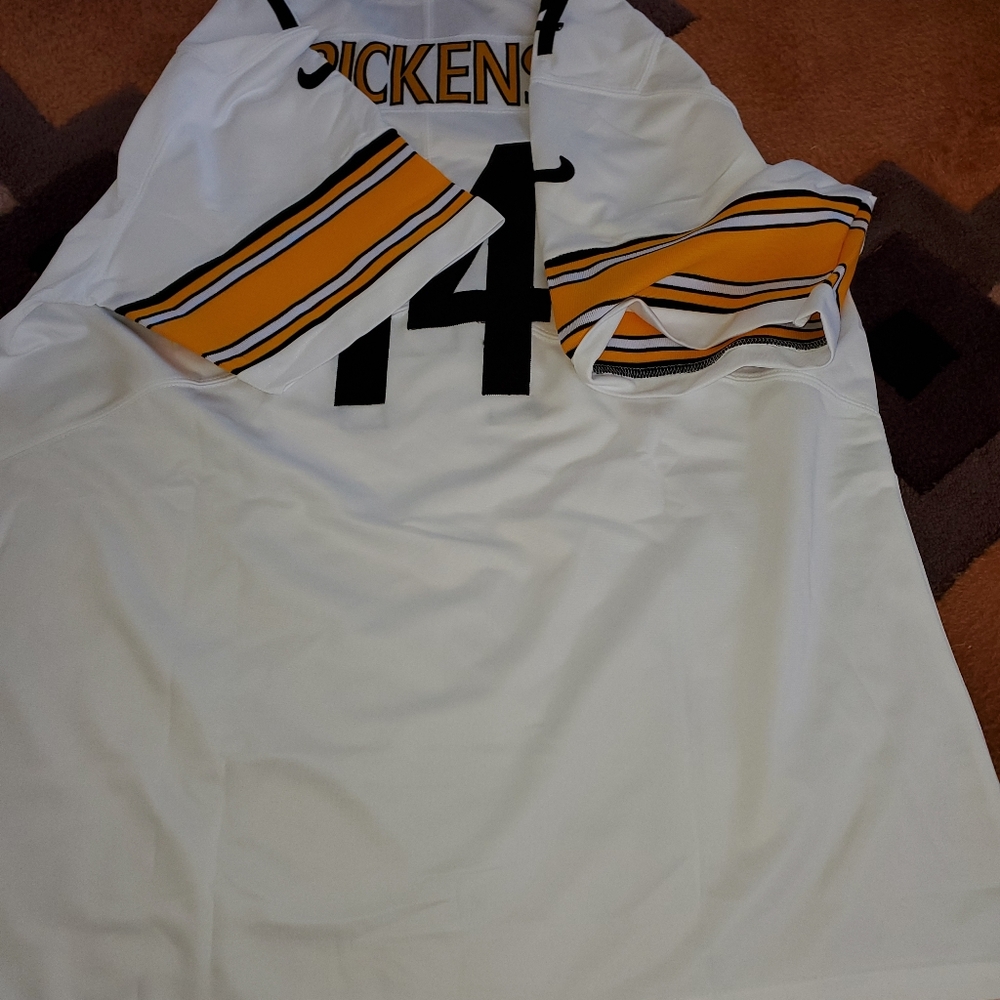 Football Jerseys - Picture 4 of 6